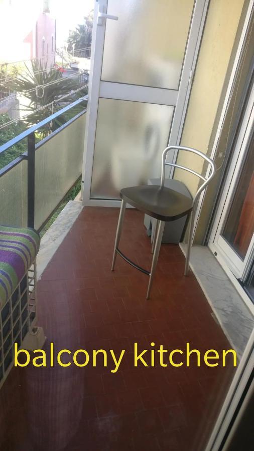 House Of Fly With Sea View, Front The Beach Savona Bagian luar foto