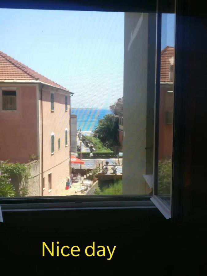 House Of Fly With Sea View, Front The Beach Savona Bagian luar foto